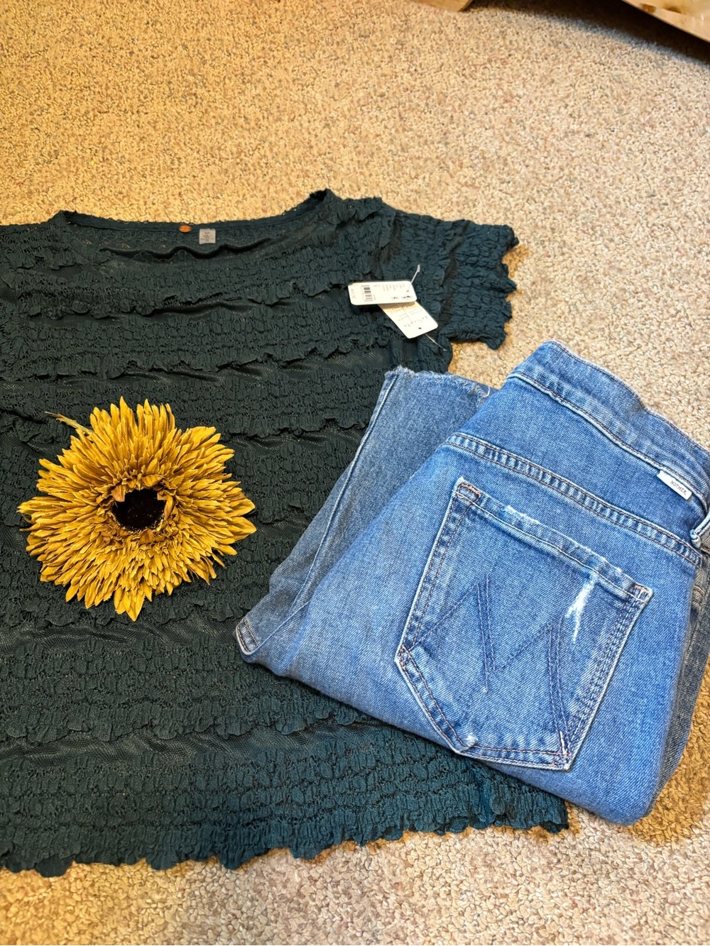 MOTHER Weekender Fray Jeans - Picture 8 of 10
